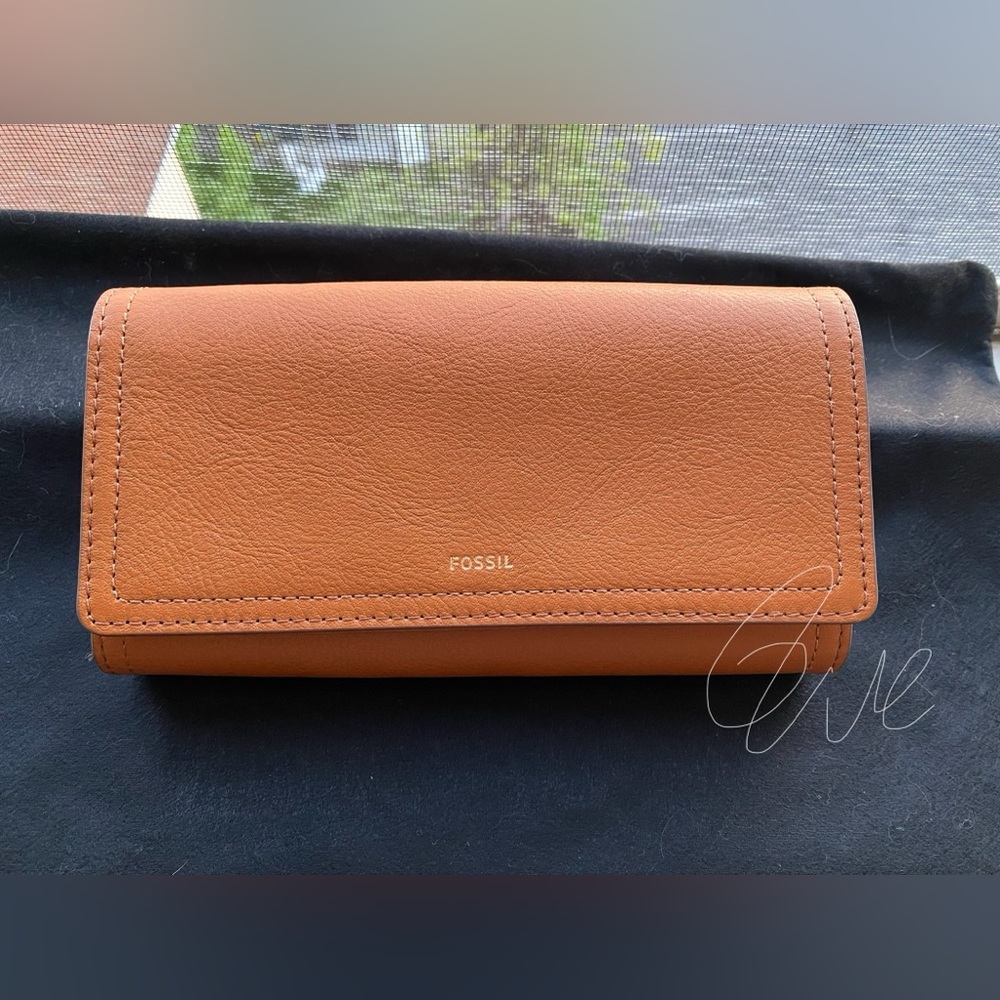 FOSSIL Logan Leather Flap Clutch Wallet